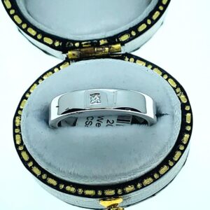 Signet ring, with diamond