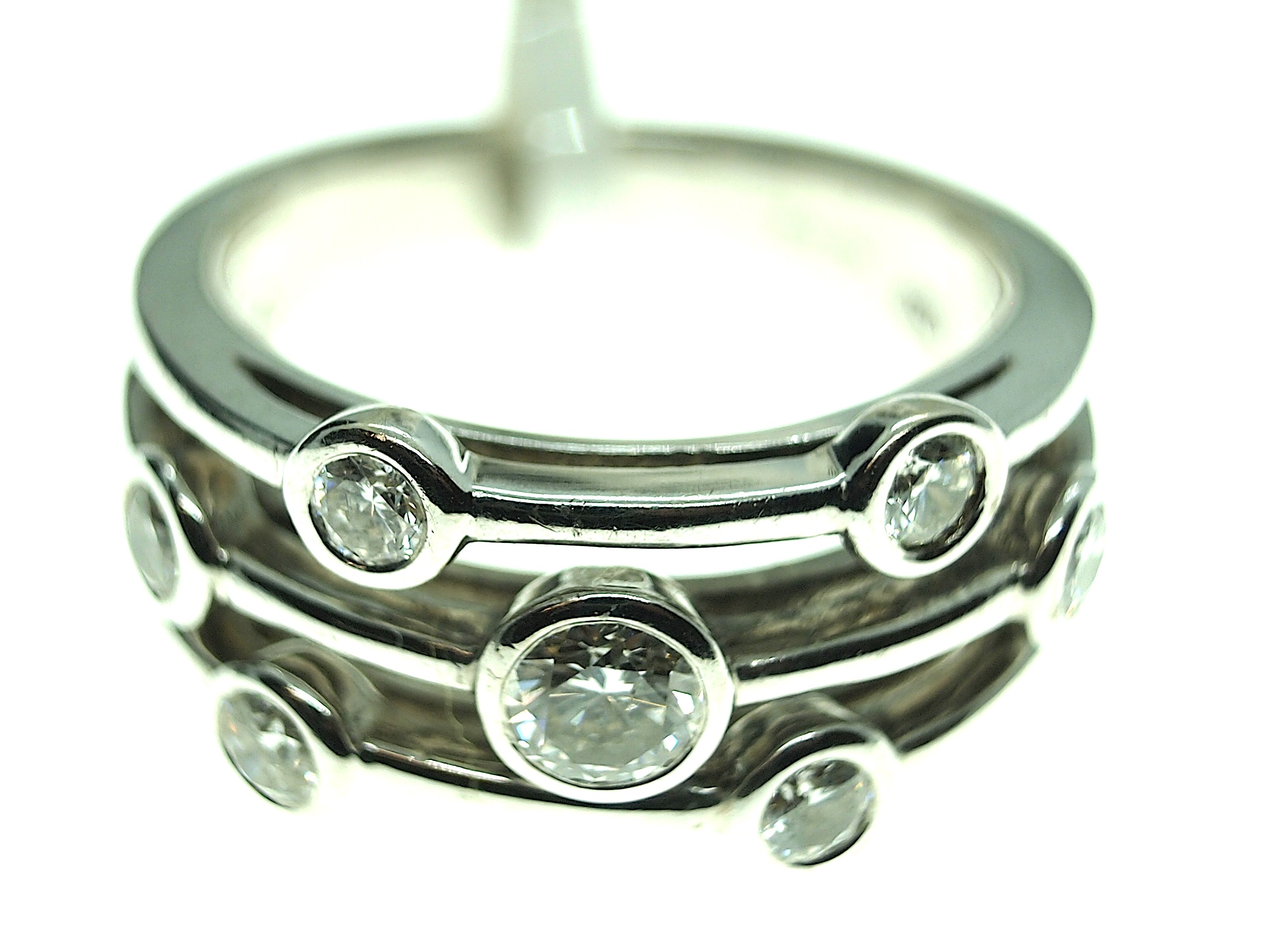 Diamond 'Bubble' ring - Image 6