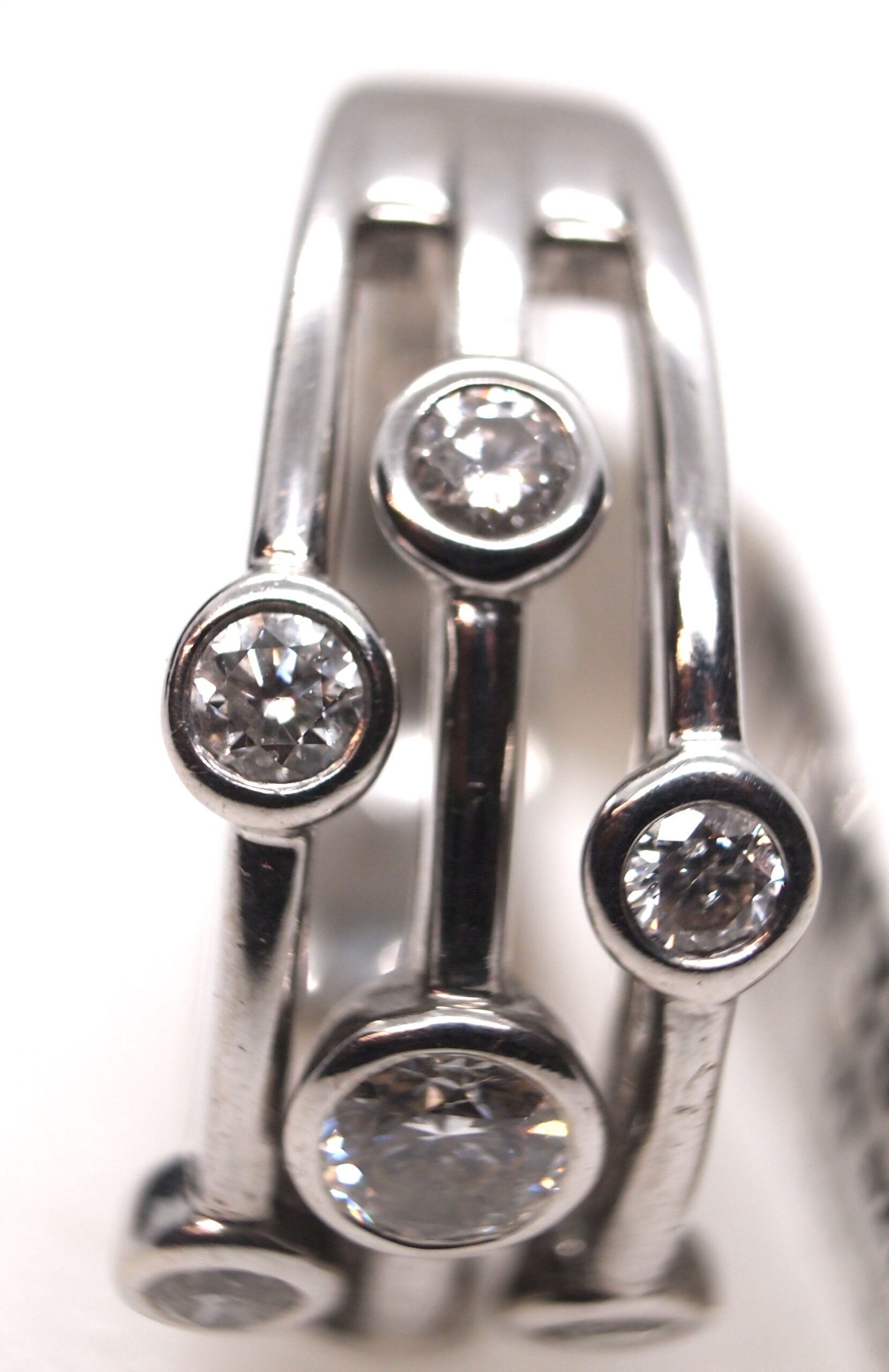 Diamond 'Bubble' ring - Image 4